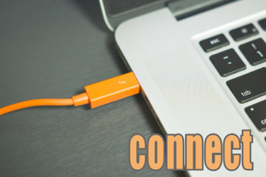 connect　充電ケーブルが機器につながっている様子