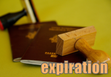 【語源も分かって、忘れない】英単語「expiration」の意味と使い方・覚え方・文法解説【ex-(外に)+spir(息をする)=息を外に吐き出し切る】