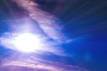 【語源も分かる】英単語「emit」の意味・使い方・文法解説！例文＆類義語との違いまで徹底網羅