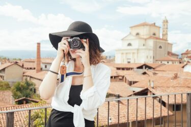 【語源も分かって、忘れない】英単語「personalize」の意味と使い方・頻出フレーズ・文法解説【person(人)＋-al(に関する)＝その人専用の仕様にする】