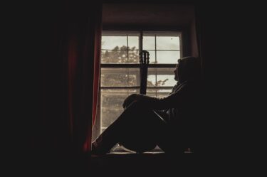 【語源も分かる】英単語「grateful」の意味と使い方・覚え方・文法解説【grate-(心地よい、感謝)+-ful(満ちた)=感謝の気持ちで心が満たされている】