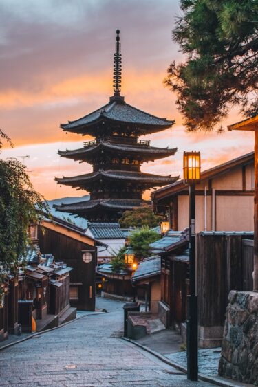 Nandeyanen Meaning in Japanese: Literal Translation, Usage & Examples