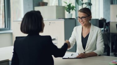 Por vs. Para in Spanish: Rules, Examples, and an Easy Trick